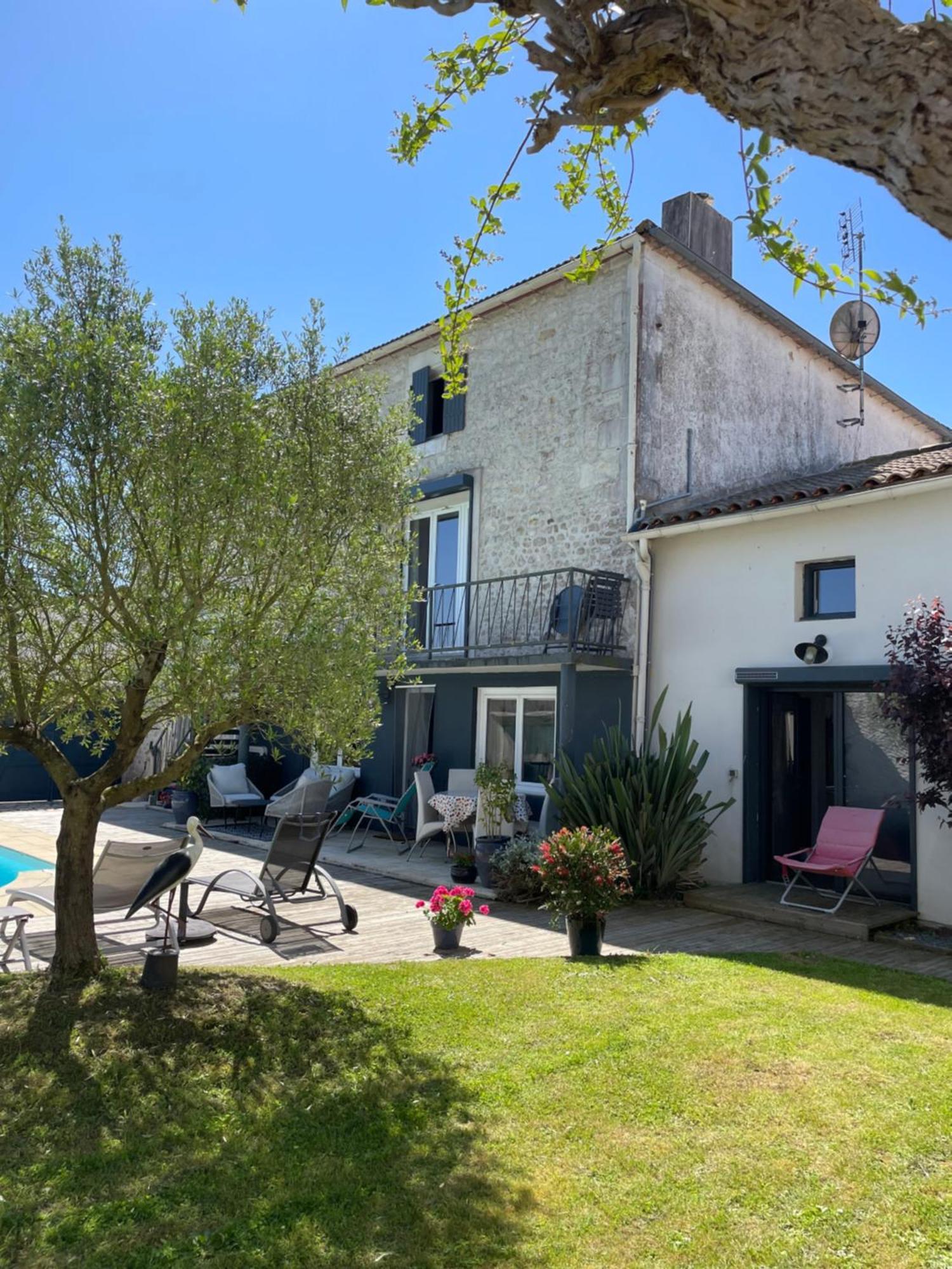 Aux Portes Des Iles Saint-Just-Luzac Exterior foto