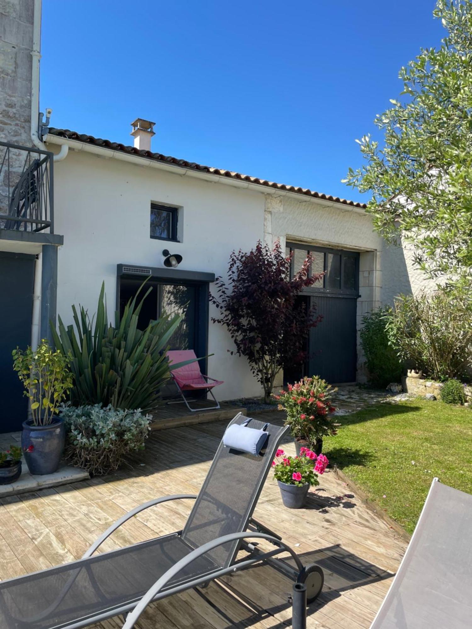 Aux Portes Des Iles Saint-Just-Luzac Exterior foto